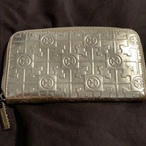 Tory Burch wallet
